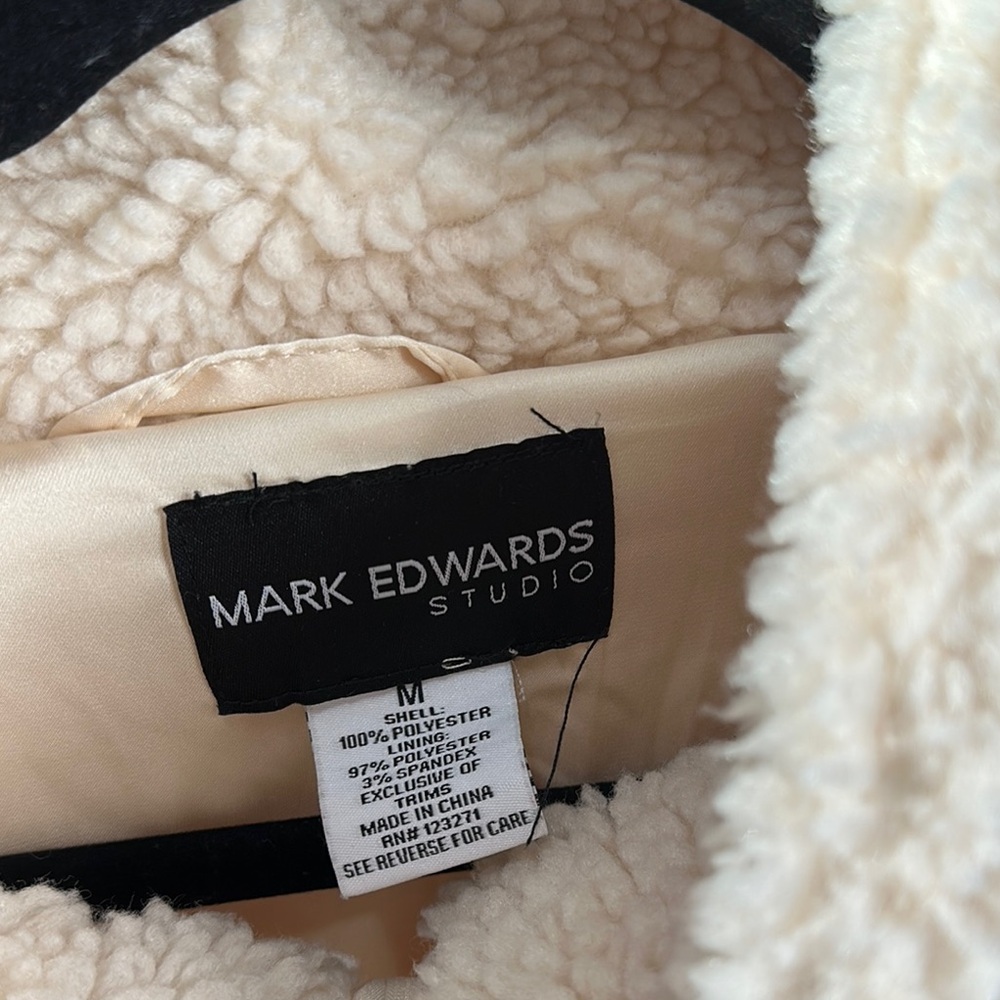Cozy Cream and White Teddy Jacket with Heart Design - Picture 3 of 6